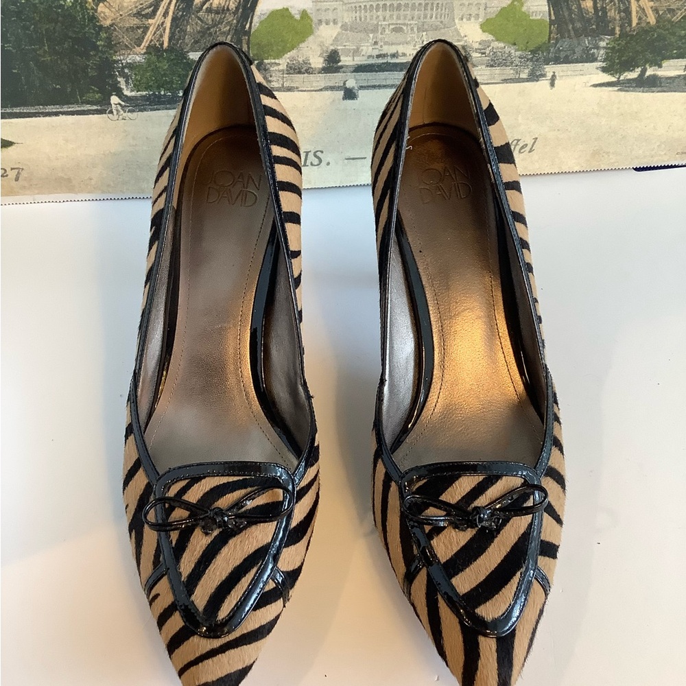 Joan & David Black Tan Heels Size 8 Narrow